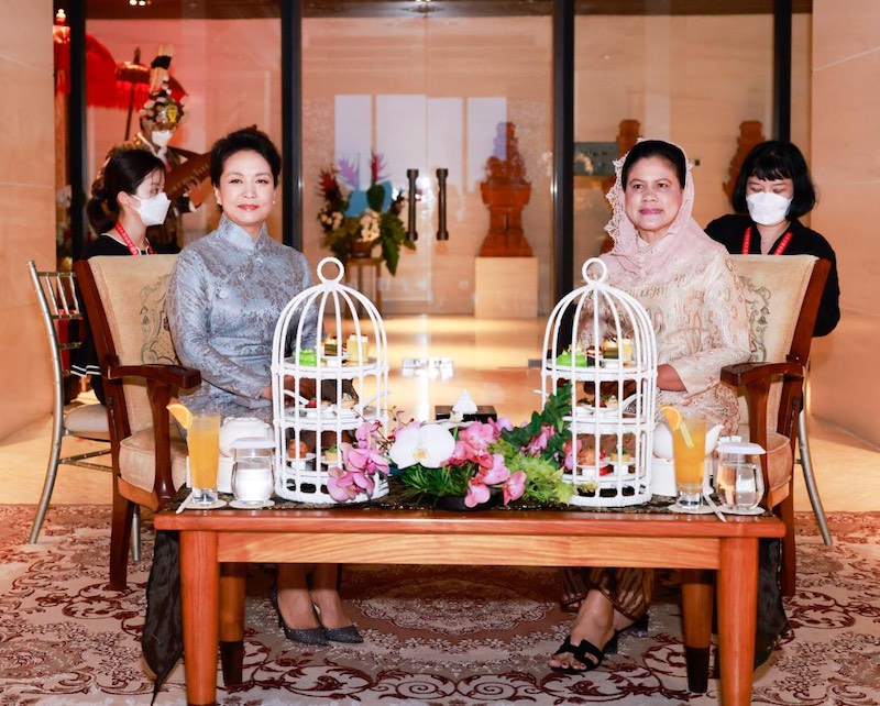 Peng Liyuan rencontre la Première dame indonésienne