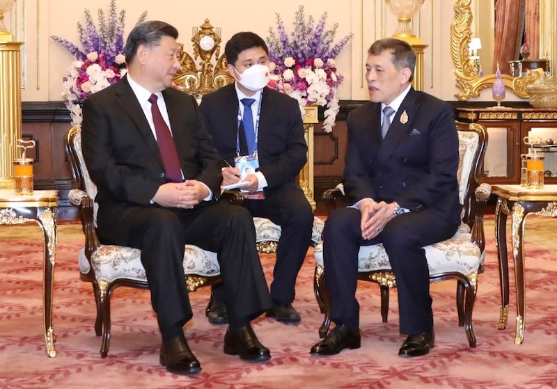 Xi Jinping et son épouse rencontrent le roi et la reine de Tha?lande