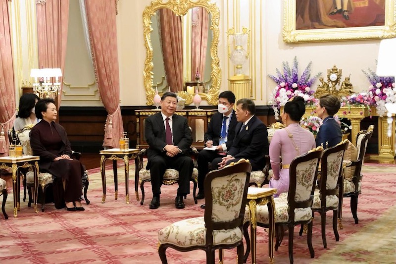 Xi Jinping et son épouse rencontrent le roi et la reine de Tha?lande