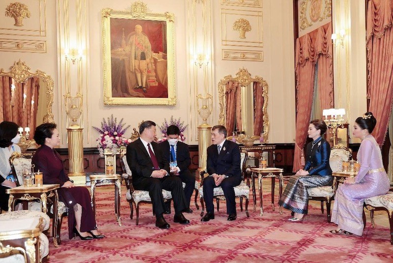 Xi Jinping et son épouse rencontrent le roi et la reine de Tha?lande