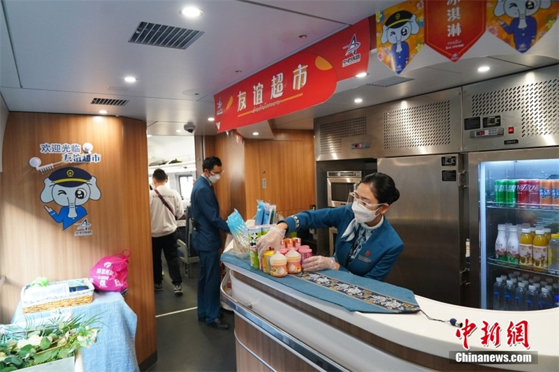 Départ du premier train à grande vitesse sur la ligne Chine-Laos