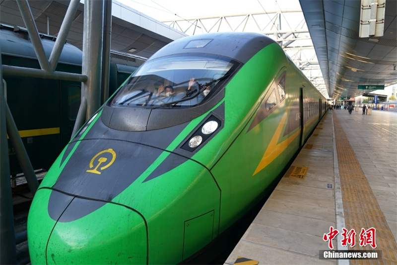 Départ du premier train à grande vitesse sur la ligne Chine-Laos