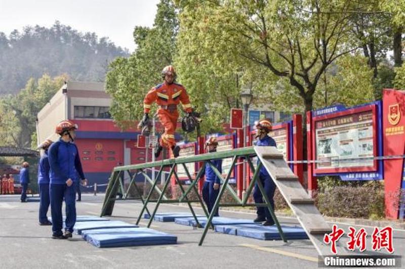 Hubei : un concours de compétences professionnelles de la protection contre l'incendie organisé à Huangshi