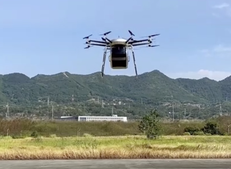 Le premier prototype de voiture volante intelligente détachable à deux places au monde développé avec succès en Chine