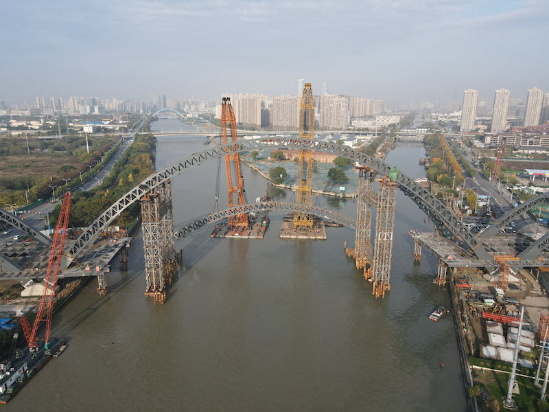 Jiangsu : fin de la fermeture de l'arche principale du pont avec la plus grande portée de la section de Wuxi du Grand Canal Beijing-Hangzhou