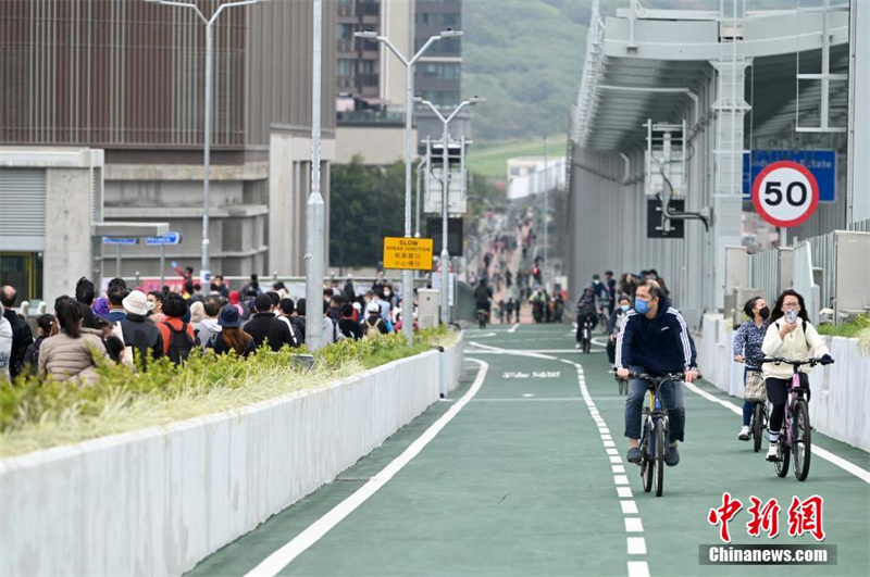 Hong Kong : Le tunnel de Tseung Kwan O-Lam Tin et la liaison trans-baie de Tseung Kwan O officiellement ouverts à la circulation