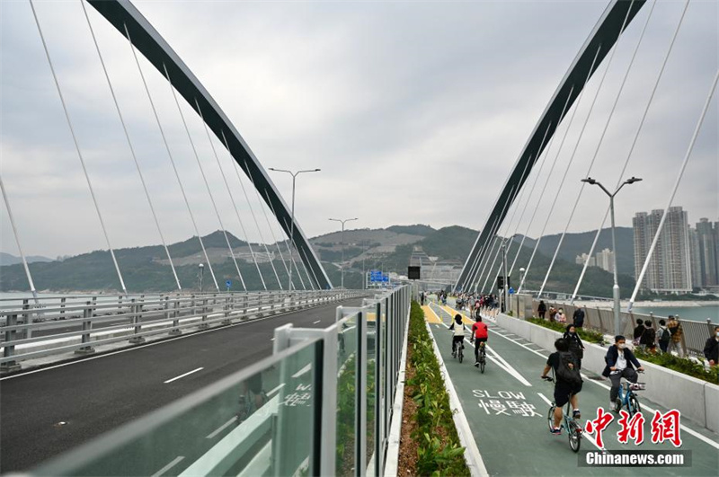 Hong Kong : Le tunnel de Tseung Kwan O-Lam Tin et la liaison trans-baie de Tseung Kwan O officiellement ouverts à la circulation