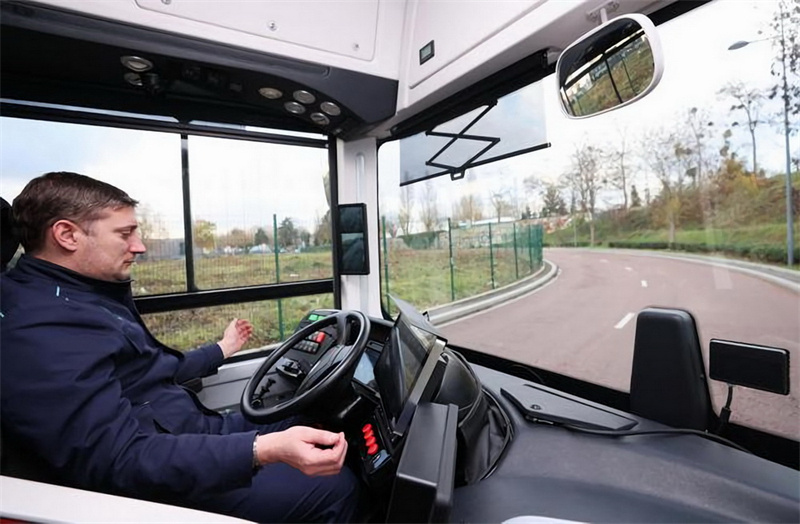 Un bus à conduite autonome fabriqué par une société chinoise va circuler en France