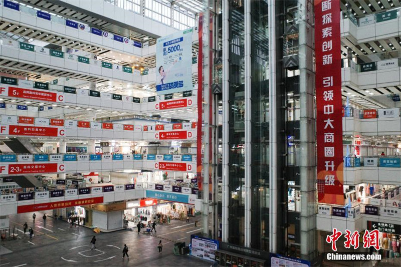 Guangzhou : la zone commerciale textile de Zhongda dans le district de Haizhou a repris ses activités