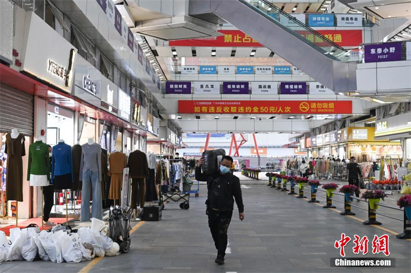 Guangzhou : la zone commerciale textile de Zhongda dans le district de Haizhou a repris ses activités