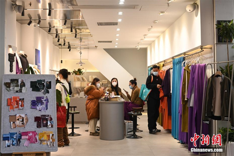 Guangzhou : la zone commerciale textile de Zhongda dans le district de Haizhou a repris ses activités