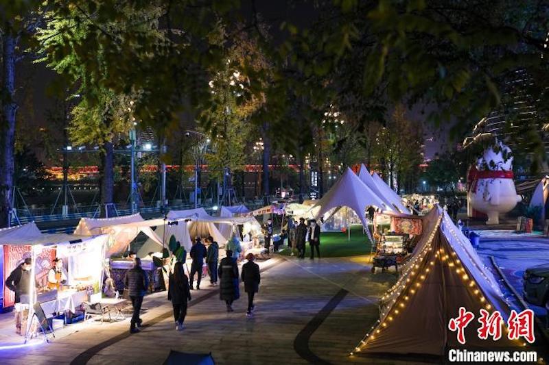 Chongqing ：de nombreux marchés nocturnes rouvrent, dynamisant la nouvelle vitalité de la ville