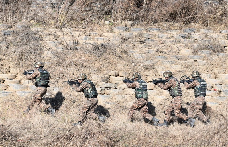 Anhui : l'aguerrissement des soldats d'élite dans le froid