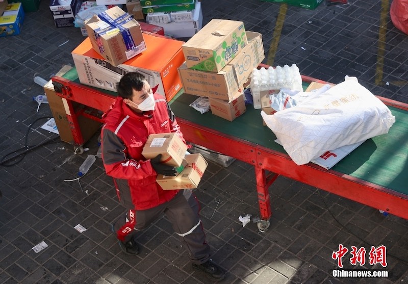 Beijing : le secteur logistique reprend le travail, accélérant la vitesse des livraisons