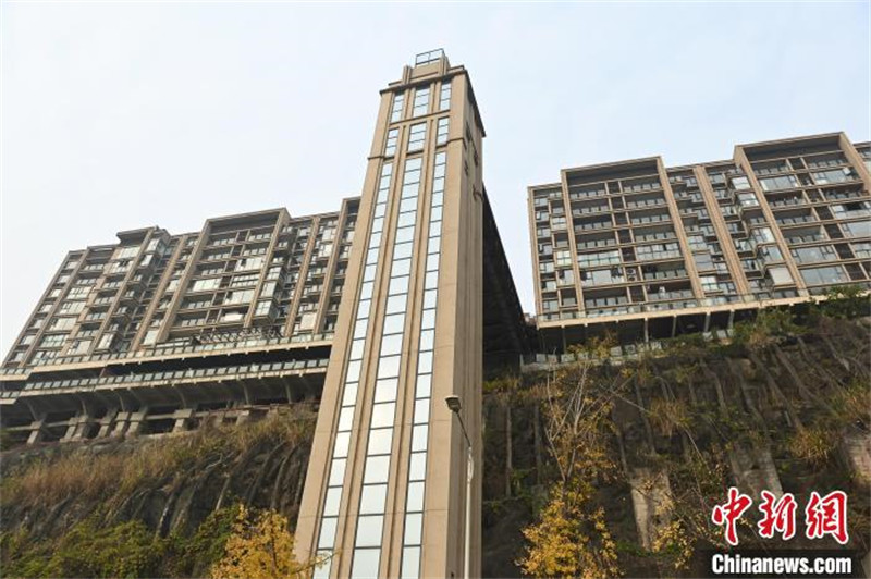 A la découverte des batiments résidentiels équipés d'un ascenseur de falaise à Chongqing