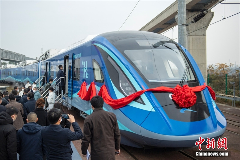 Sichuan : le premier train urbain à hydrogène au monde est officiellement sorti de la cha?ne de montage à Chengdu