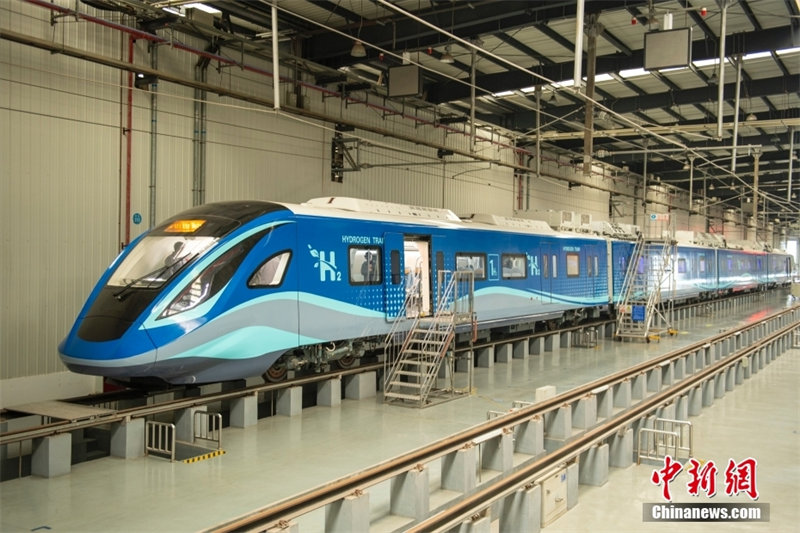 Sichuan : le premier train urbain à hydrogène au monde est officiellement sorti de la cha?ne de montage à Chengdu