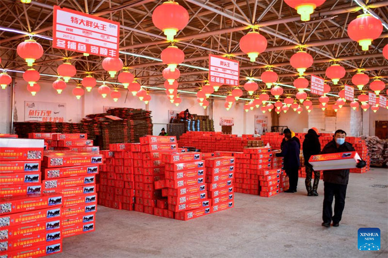 Jilin : ouverture d'un festival sur le thème de la pêche d'hiver sur le lac Chagan