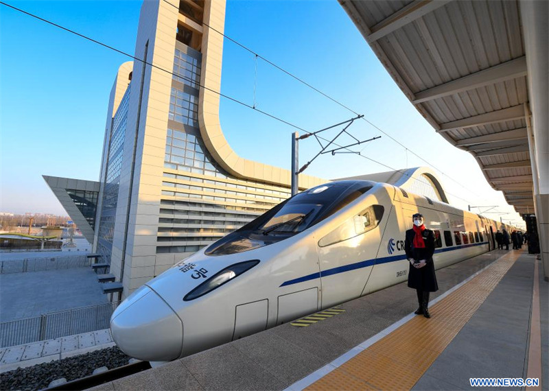 Mise en service d'une nouvelle ligne ferroviaire à grande vitesse dans le nord-ouest de la Chine