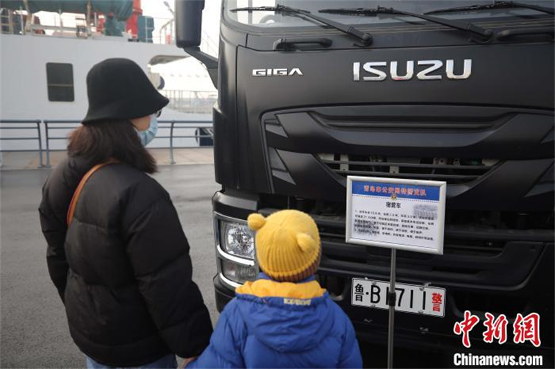 Shandong : la ? Journée portes ouvertes du camp de police ? de Qingdao attire de nombreux habitants