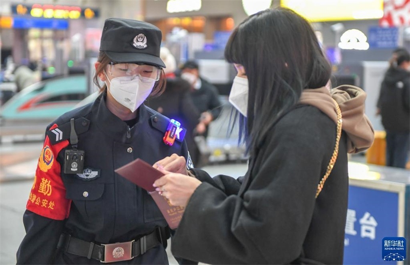 ? Appel au numéro de police 030695 ! ?