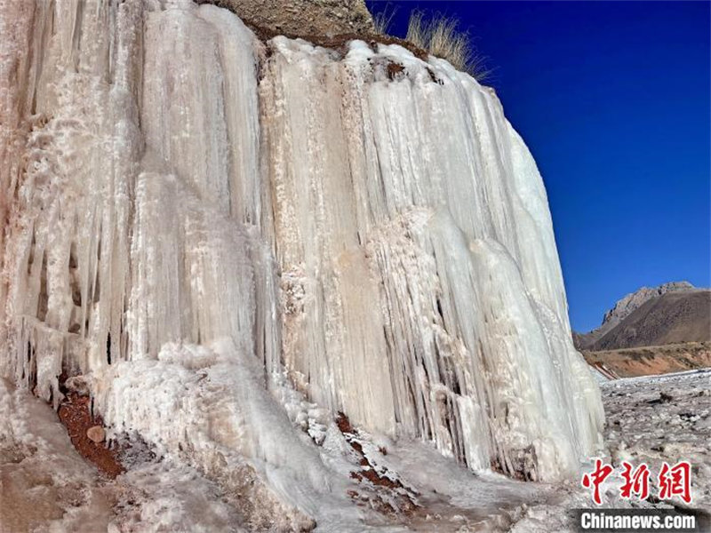 Qinghai : un paysage de cascade de glace ? écologique original ? appara?t sur la rivière Lancang à Zaduo