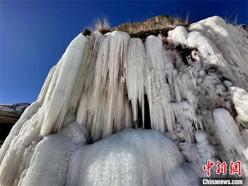 Qinghai : un paysage de cascade de glace ? écologique original ? appara?t sur la rivière Lancang à Zaduo