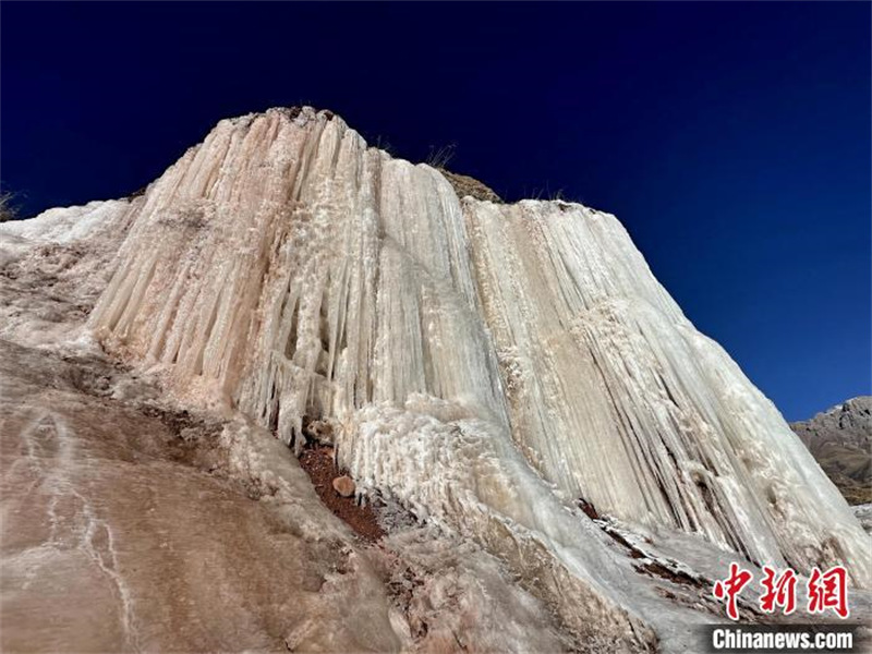 Qinghai : un paysage de cascade de glace ? écologique original ? appara?t sur la rivière Lancang à Zaduo