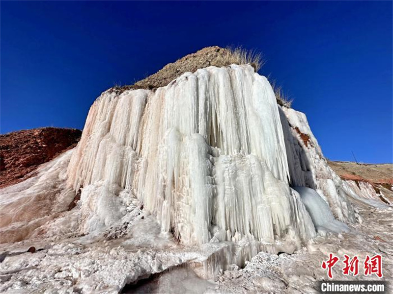 Qinghai : un paysage de cascade de glace ? écologique original ? appara?t sur la rivière Lancang à Zaduo