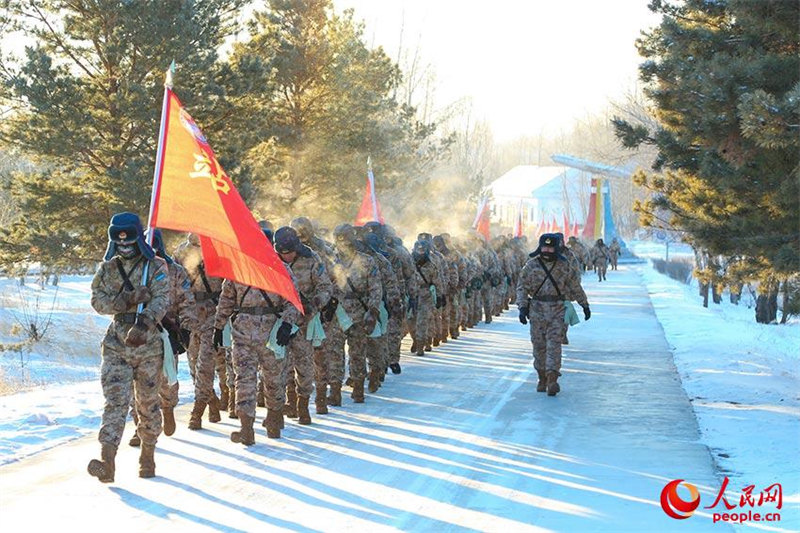 -35°C ! L'entra?nement à la randonnée dans la neige déclenche une recrudescence des exercices chez les militaires