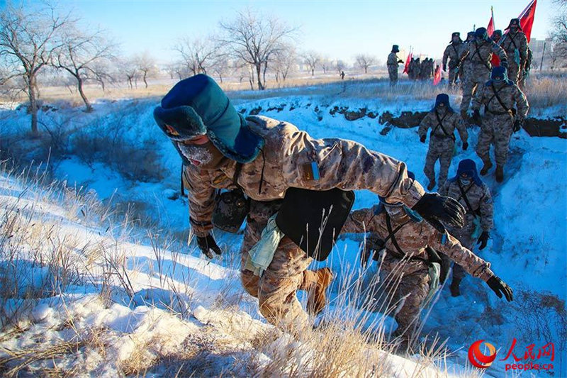 -35°C ! L'entra?nement à la randonnée dans la neige déclenche une recrudescence des exercices chez les militaires