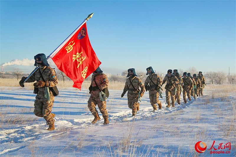 -35°C ! L'entra?nement à la randonnée dans la neige déclenche une recrudescence des exercices chez les militaires