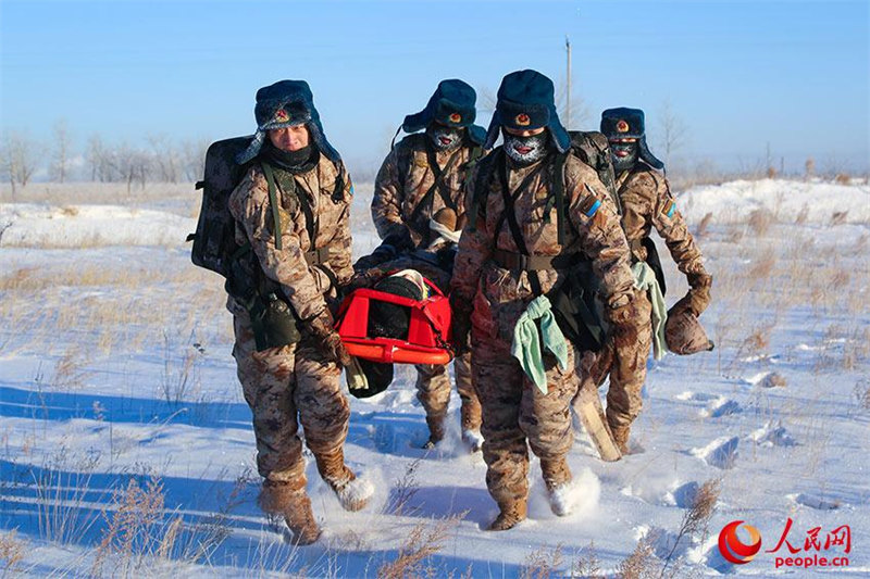 -35°C ! L'entra?nement à la randonnée dans la neige déclenche une recrudescence des exercices chez les militaires