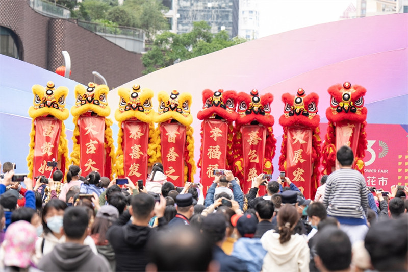 Guangdong : le marché aux fleurs de la Fête du Printemps 2023 de Shenzhen s'ouvre en fanfare