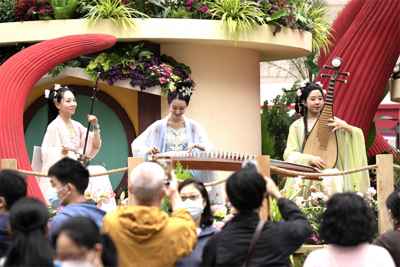 Guangdong : le marché aux fleurs de la Fête du Printemps 2023 de Shenzhen s'ouvre en fanfare