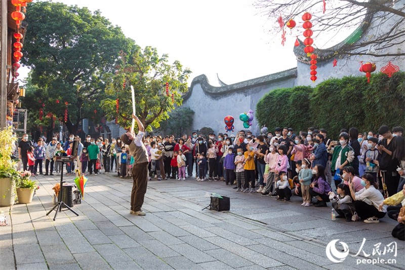 Fujian : les rues de Fuzhou sont pleines de rouge du Nouvel An chinois