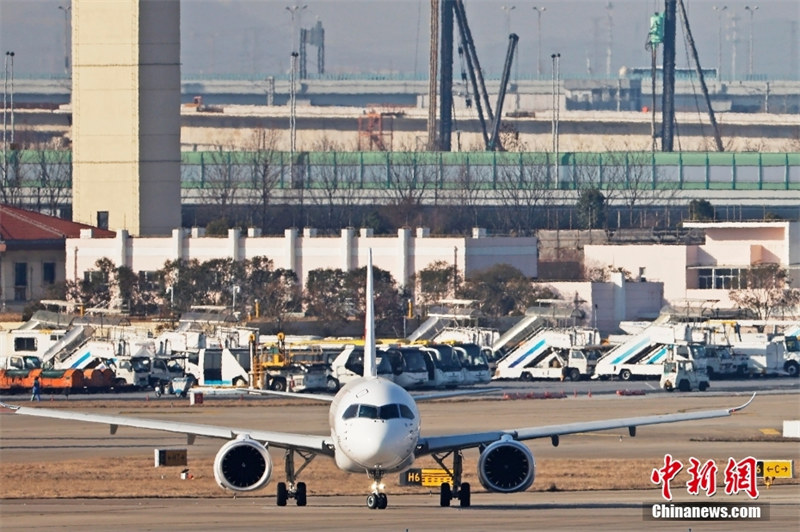 Le premier avion de ligne chinois C919 de China Eastern Airline a effectué son vol inaugural de l'Année du Lapin