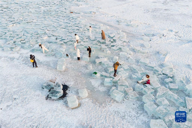 Heilongjiang : la ? mer de diamant ? attire les visiteurs à Harbin