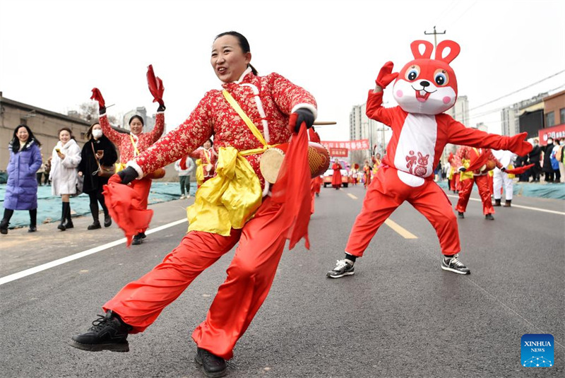 Diverses activités culturelles populaires organisées en Chine pour célébrer la prochaine Fête des Lanternes