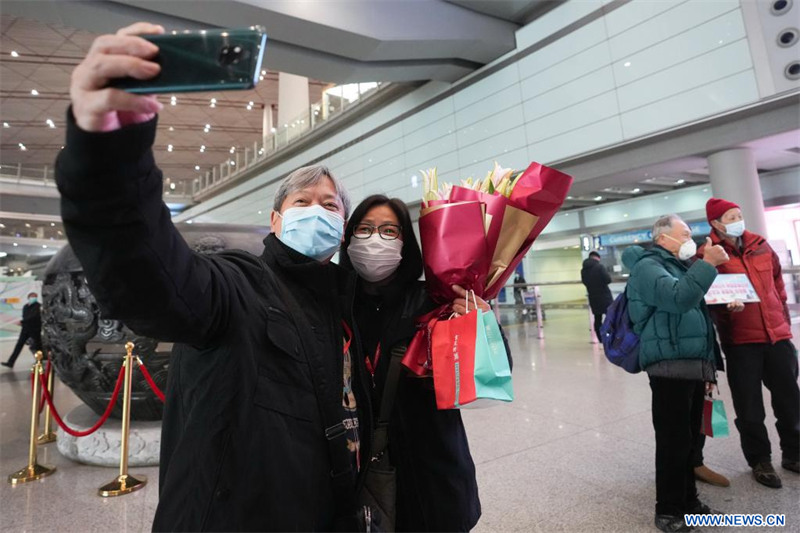 Arrivée à Beijing du premier groupe de touristes de Hong Kong