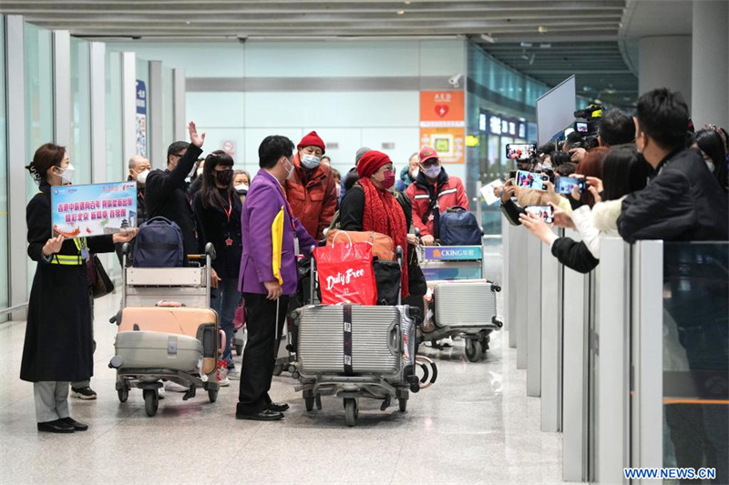 Arrivée à Beijing du premier groupe de touristes de Hong Kong