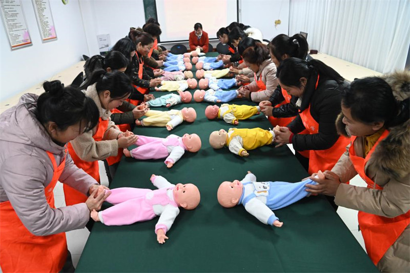 Shandong : la formation aux compétences ménagères favorise l'emploi à Liaocheng