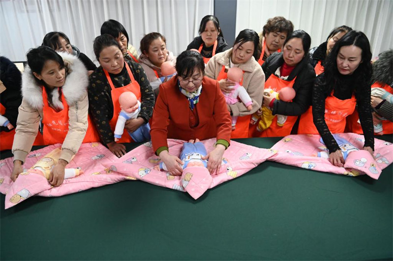 Shandong : la formation aux compétences ménagères favorise l'emploi à Liaocheng