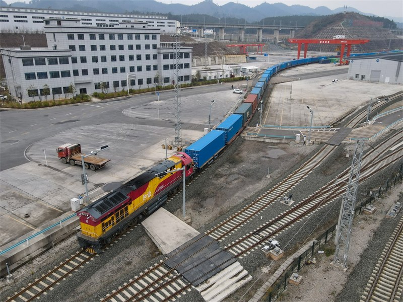 Les trains de fret Chine-Europe aident ? les marchandises du Guizhou à sortir des montagnes ?