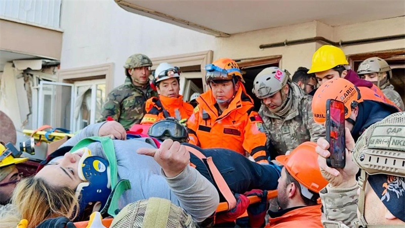 Carnet de route des secours : une famille de cinq personnes sauvée le lendemain de notre arrivée !