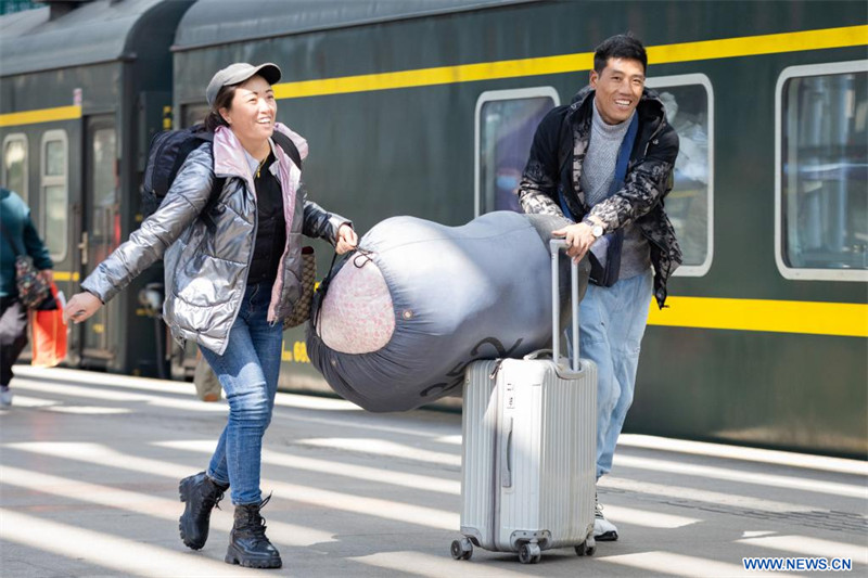 Le pic des voyages de la fête du Printemps en Chine se termine par une reprise des chiffres du transport