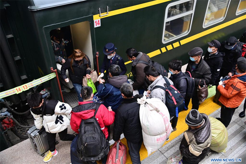 Le pic des voyages de la fête du Printemps en Chine se termine par une reprise des chiffres du transport