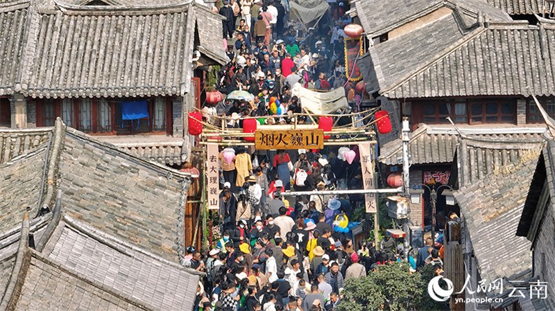 Yunnan : la dynamique dans la ville ancienne et le parfum des snacks flottent au loin à Weishan