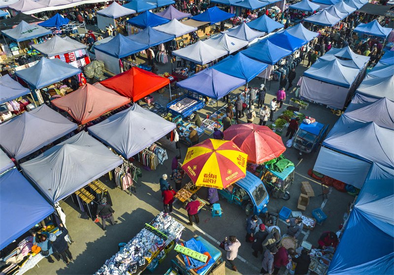 Zhejiang : la foire de printemps de Ningbo bondée de visiteurs