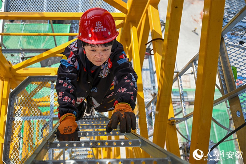 En photos : des ouvrières sur un chantier de construction dans l'Anhui